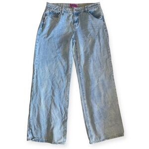 Woman’s Edikted Jeans